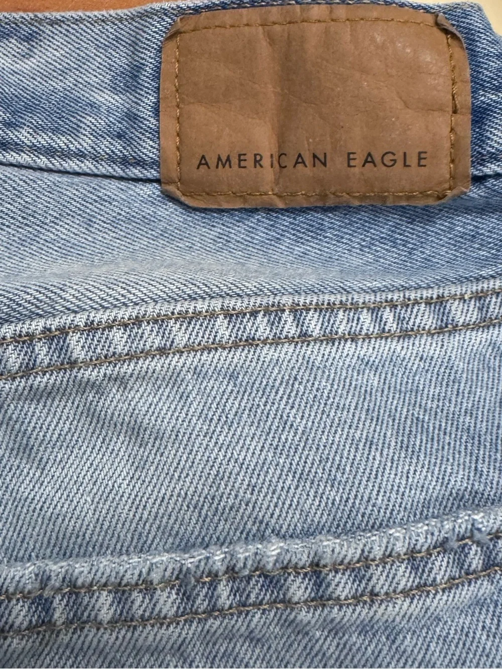 American Eagle Loose Jean Shorts Light Wash Distressed Denim Size 33 - Picture 10 of 16